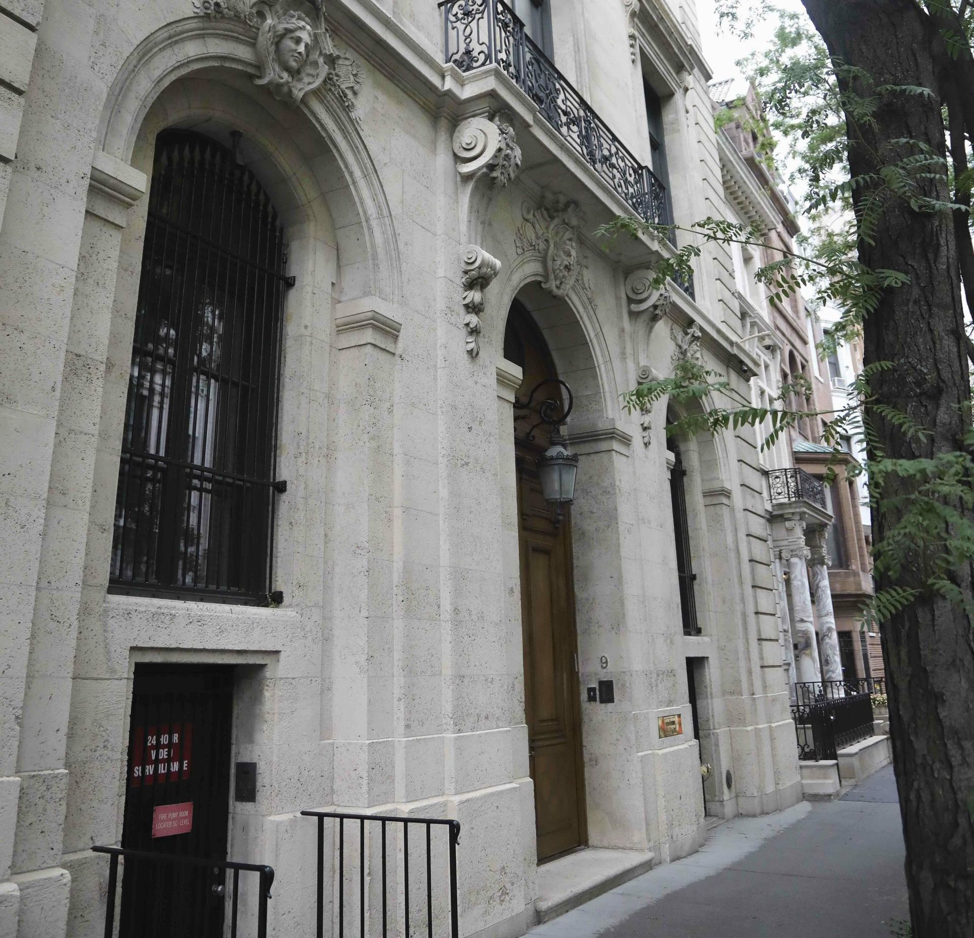 Epstein Accuser Seeks $500 Million From Estate After Developing Bone Disease Epstein Accuser Seeks $500 Million From Estate After Developing Bone Disease - Sputnik International, 1920, 15.06.2021