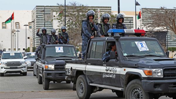 Libyan security forces keep watch outside Ouagadougou Conference Centre in the north-central city of Sirte on March 10, 2021 during a parliament session. - Sputnik International