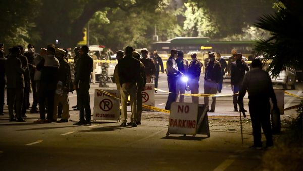 Policemen stand guard near the Israeli Embassy after a blast in the area in New Delhi, India, Friday, Jan. 29, 2021 - Sputnik International