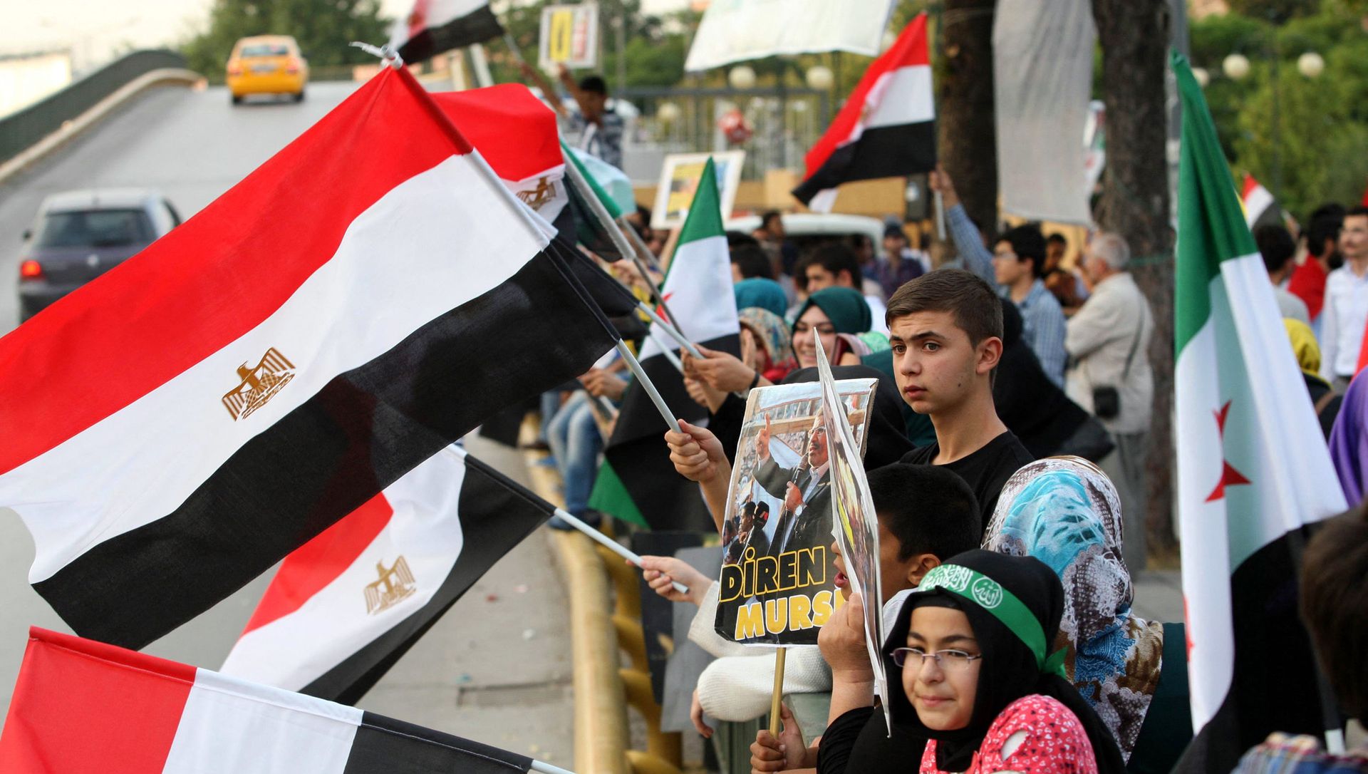 Protesters wave Egyptian flags as they stage a demonstration in the Turkish capital in Ankara on August 19, 2013, to support Egypt's ousted Islamist president Mohamed Morsi. Protesters wave Egyptian flags as they stage a demonstration in the Turkish capital in Ankara on August 19, 2013, to support Egypt's ousted Islamist president Mohamed Morsi. - Sputnik International, 1920, 12.03.2021