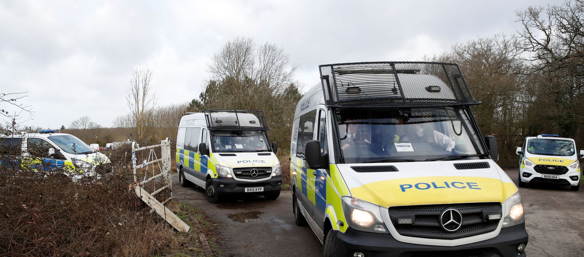 Police vehicles are seen at the Great Chart Golf & Leisure Country Club, as the investigation into the disappearance of Sarah Everard continues, in Ashford, Britain, March 11, 2021 Police vehicles are seen at the Great Chart Golf & Leisure Country Club, as the investigation into the disappearance of Sarah Everard continues, in Ashford, Britain, March 11, 2021 - Sputnik International, 1920, 12.03.2021