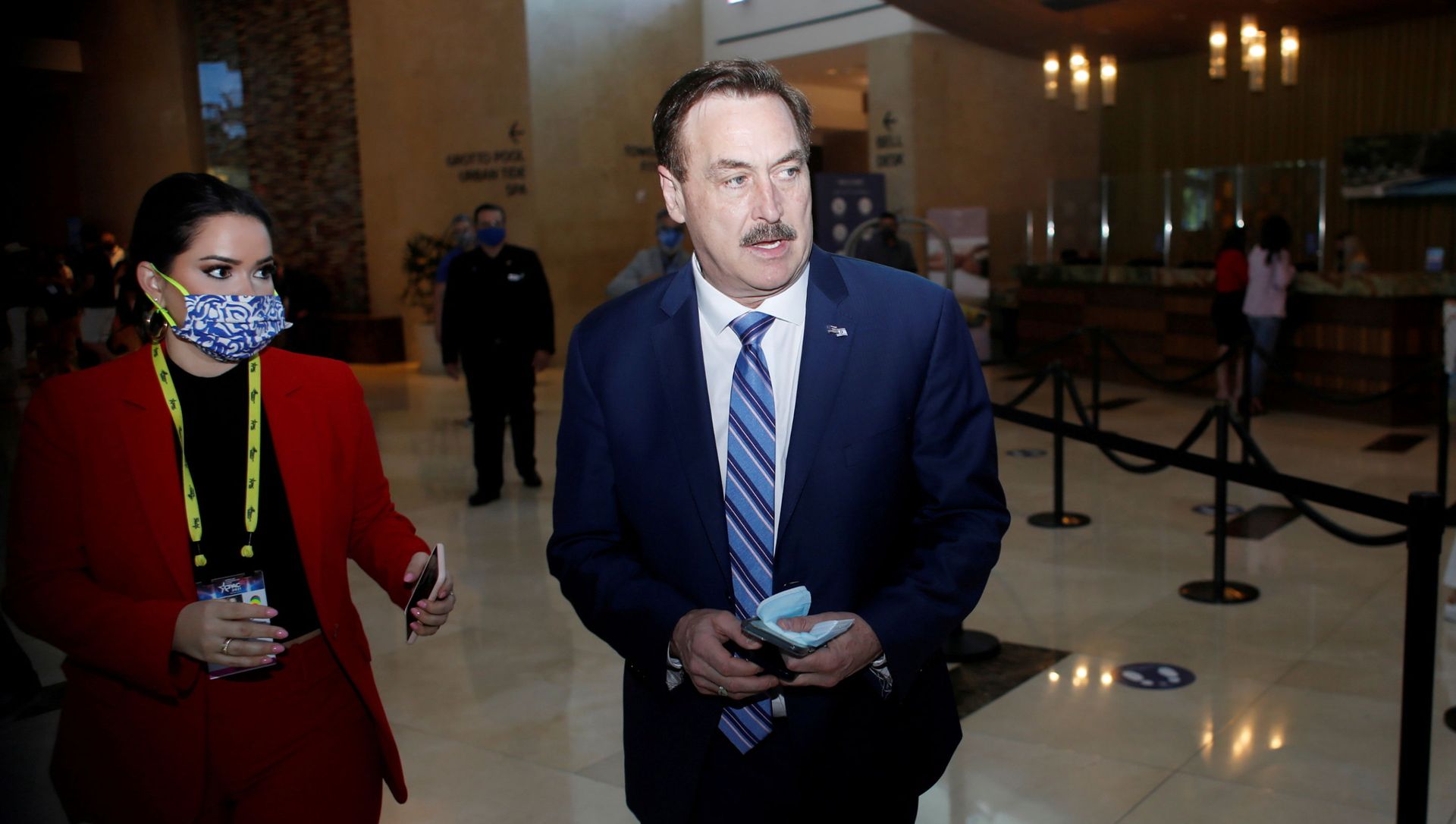 MyPillow Chief Executive Officer Mike Lindell walks through the Hyatt Regency lobby to attend the Conservative Political Action Conference (CPAC) in Orlando, Florida, U.S. February 28, 2021 MyPillow Chief Executive Officer Mike Lindell walks through the Hyatt Regency lobby to attend the Conservative Political Action Conference (CPAC) in Orlando, Florida, U.S. February 28, 2021 - Sputnik International, 1920, 19.04.2021