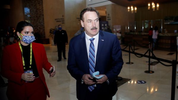 MyPillow Chief Executive Officer Mike Lindell walks through the Hyatt Regency lobby to attend the Conservative Political Action Conference (CPAC) in Orlando, Florida, U.S. February 28, 2021 - Sputnik International