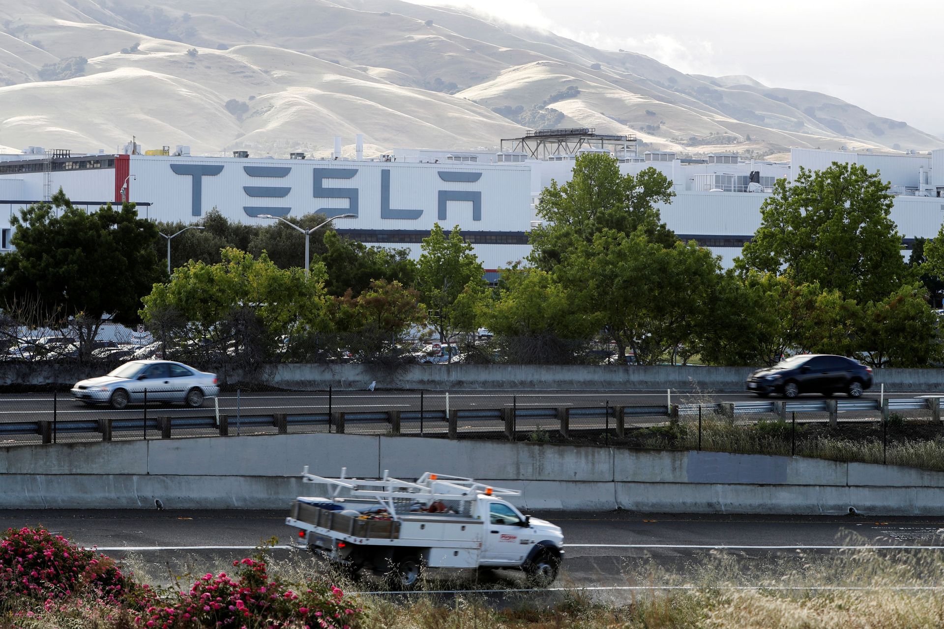 Tesla Investor Sues Musk And Company Board For ‘Erratic’ Tweets That Violate SEC Agreement Tesla Investor Sues Musk And Company Board For ‘Erratic’ Tweets That Violate SEC Agreement - Sputnik International, 1920, 13.03.2021