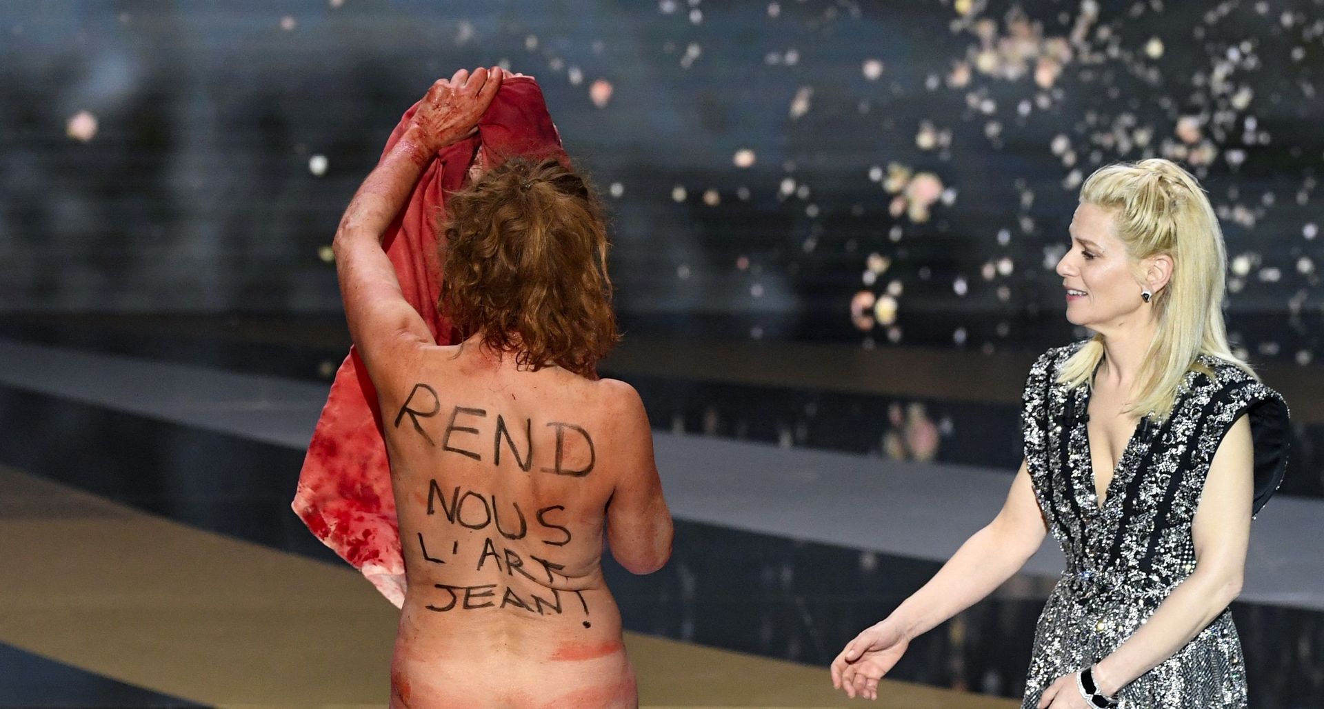 French Actress Ditches 'Blood'-Stained Dress & Donkey Suit, Gets Naked Protesting Cultural Shutdown French Actress Ditches 'Blood'-Stained Dress & Donkey Suit, Gets Naked Protesting Cultural Shutdown - Sputnik International, 1920, 13.03.2021
