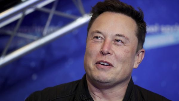 SpaceX owner and Tesla CEO Elon Musk arrives on the red carpet for the Axel Springer media award, in Berlin, Germany, Tuesday, Dec. 1, 2020. - Sputnik International