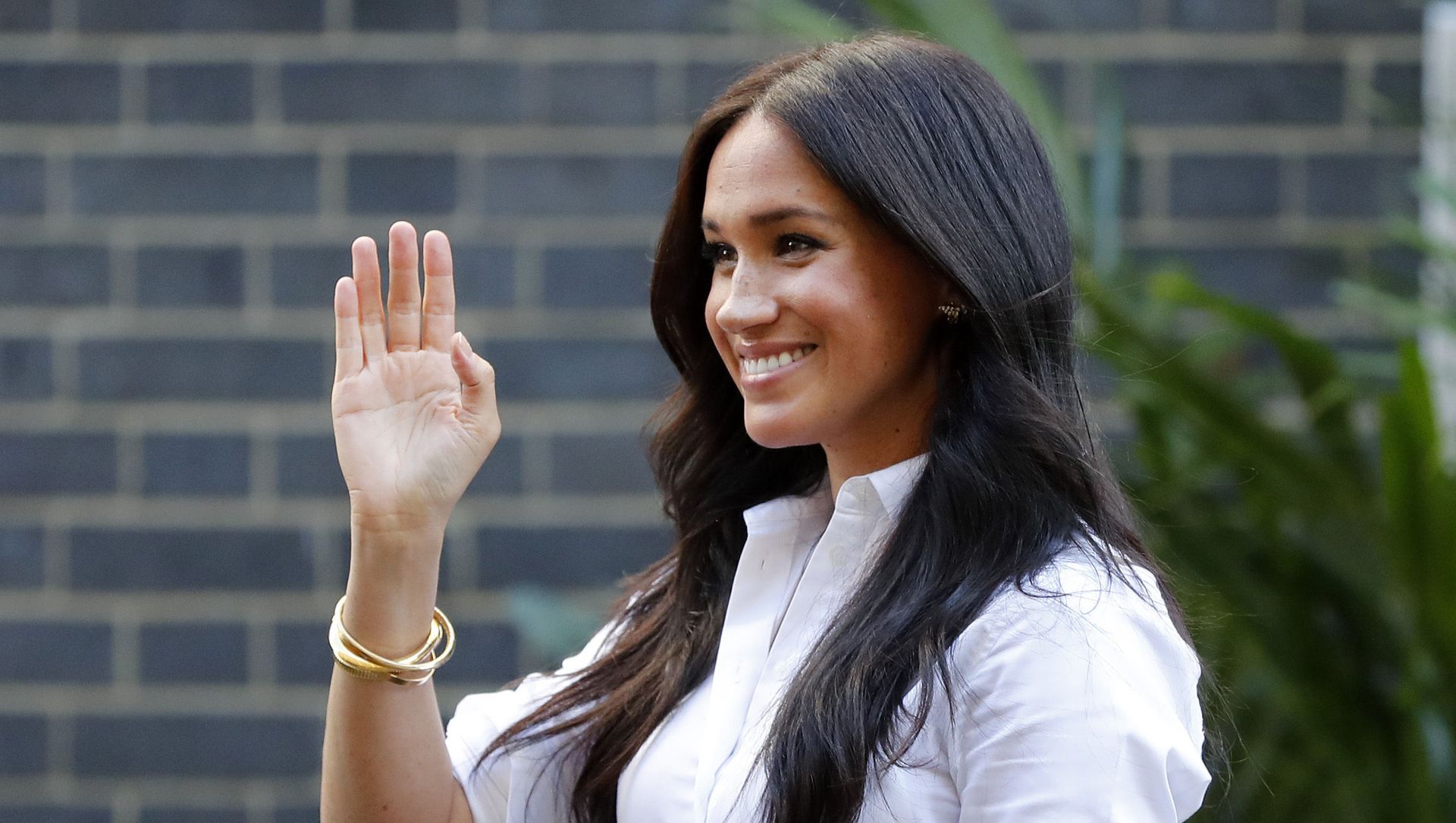 Meghan, Duchess of Sussex, waves as she leaves a department store after launching the Smart Set Capsule Collection by UK charity Smart Works, in London, Thursday, 12 September 2019. Meghan, Duchess of Sussex, waves as she leaves a department store after launching the Smart Set Capsule Collection by UK charity Smart Works, in London, Thursday, 12 September 2019. - Sputnik International, 1920, 21.04.2021