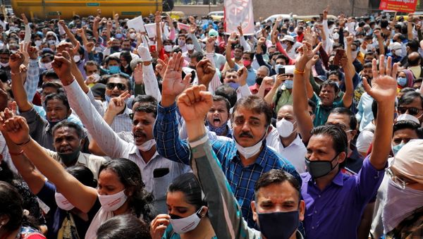 Bank employees shout slogans during a protest, as part of a two-day long nationwide strike, outside a bank in Ahmedabad, India, March 15, 2021 - Sputnik International