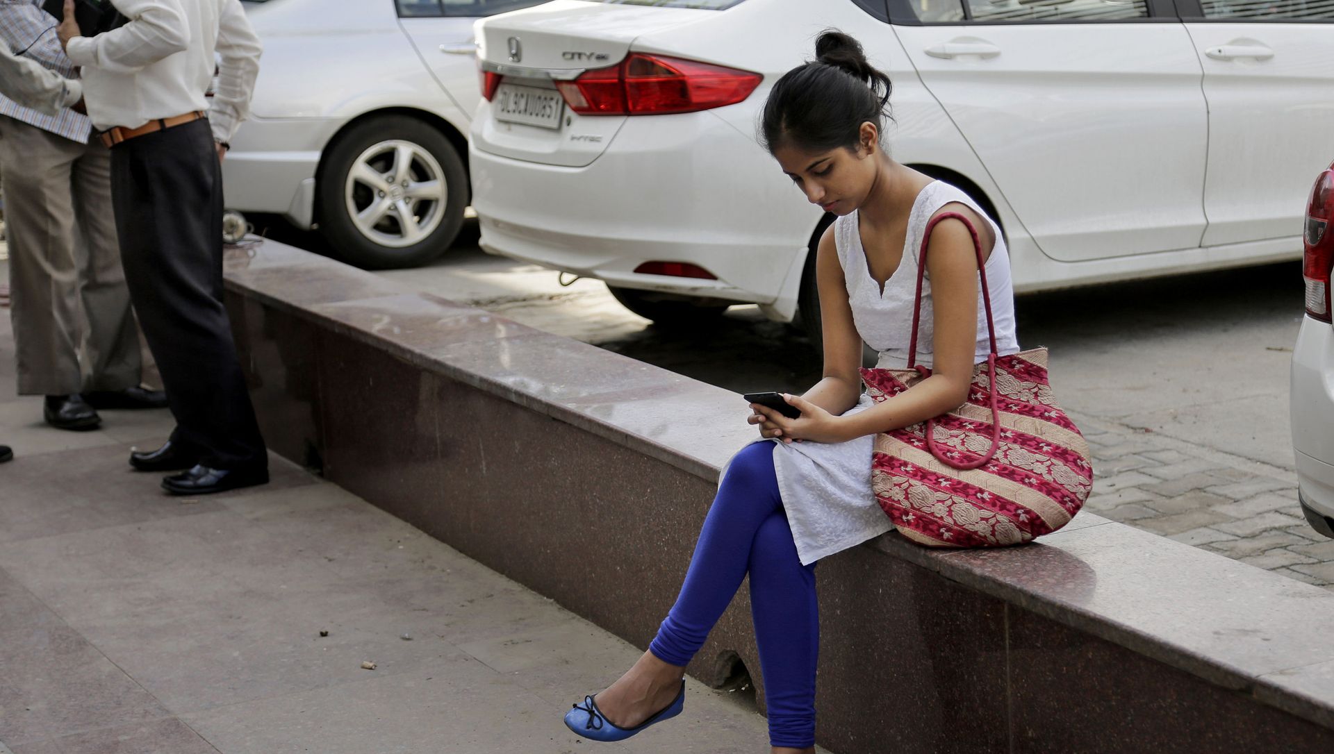 An Indian woman uses her mobile phone in New Delhi, India, Tuesday, Sept. 22, 2015 An Indian woman uses her mobile phone in New Delhi, India, Tuesday, Sept. 22, 2015 - Sputnik International, 1920, 10.05.2021