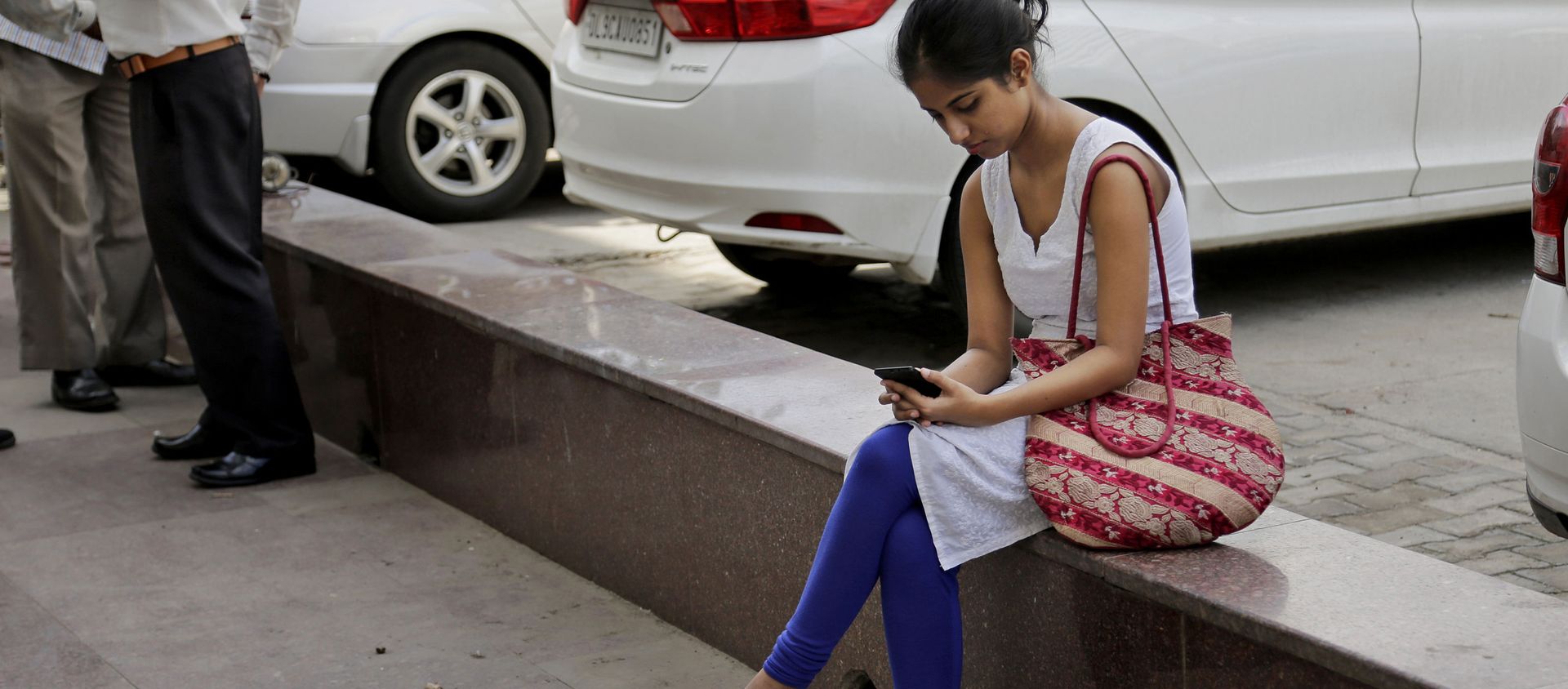 An Indian woman uses her mobile phone in New Delhi, India, Tuesday, Sept. 22, 2015 An Indian woman uses her mobile phone in New Delhi, India, Tuesday, Sept. 22, 2015 - Sputnik International, 1920, 10.05.2021