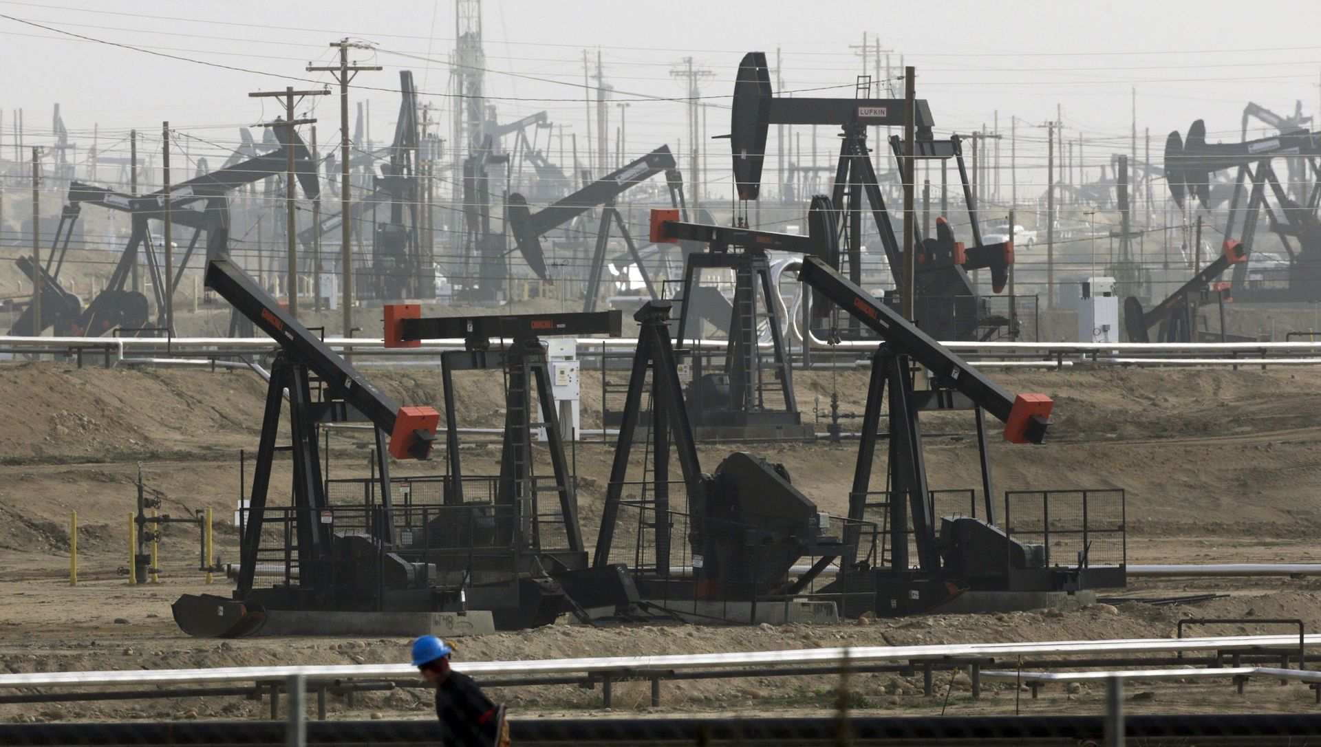 FILE - This Jan. 16, 2015, file photo shows pumpjacks operating at the Kern River Oil Field, in Bakersfield, Calif. FILE - This Jan. 16, 2015, file photo shows pumpjacks operating at the Kern River Oil Field, in Bakersfield, Calif. - Sputnik International, 1920, 31.03.2021