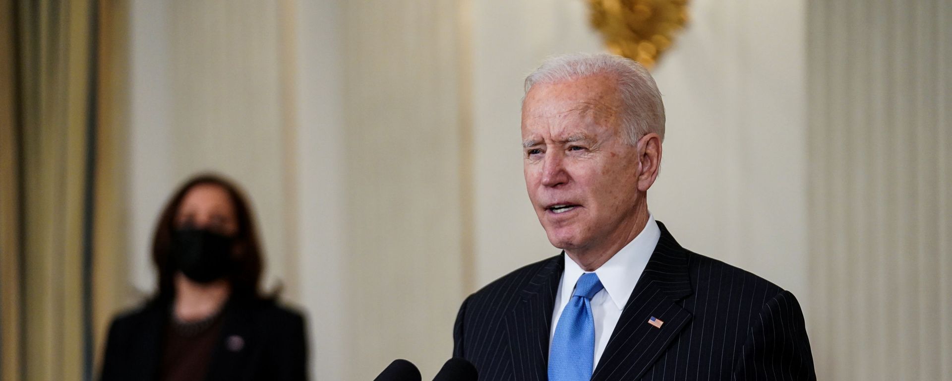 U.S. President Joe Biden speaks about the Biden administration's coronavirus disease (COVID-19) pandemic response as Vice President Kamala Harris listens in the State Dining Room at the White House in Washington, U.S., March 2, 2021. REUTERS/Kevin Lamarque U.S. President Joe Biden speaks about the Biden administration's coronavirus disease (COVID-19) pandemic response as Vice President Kamala Harris listens in the State Dining Room at the White House in Washington, U.S., March 2, 2021. REUTERS/Kevin Lamarque - Sputnik International, 1920, 28.08.2021