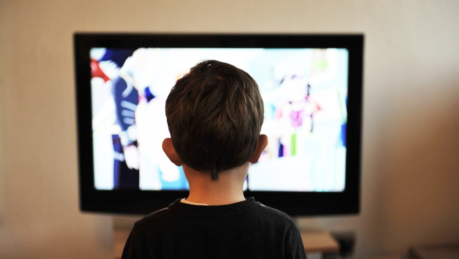 A child watching TV A child watching TV - Sputnik International, 1920, 16.03.2021