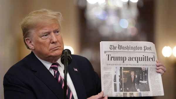 WASHINGTON, DC - FEBRUARY 06: U.S. President Donald Trump holds a copy of The Washington Post as he speaks in the East Room of the White House one day after the U.S. Senate acquitted on two articles of impeachment, ion February 6, 2020 in Washington, DC - Sputnik International