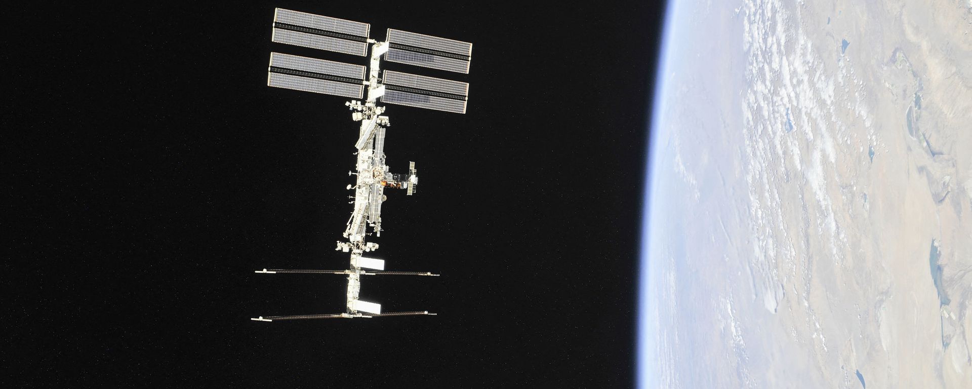 This file NASA handout photo obtained November 4, 2018 shows the International Space Station photographed by Expedition 56 crew members from a Soyuz spacecraft after undocking. This file NASA handout photo obtained November 4, 2018 shows the International Space Station photographed by Expedition 56 crew members from a Soyuz spacecraft after undocking. - Sputnik International, 1920, 10.02.2022