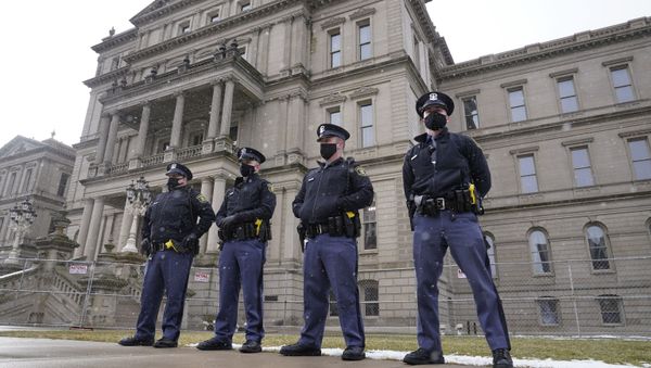 Michigan State Police troopers stand guard outside the state capitol in Lansing, Mich., Sunday, Jan. 17, 2021. - Sputnik International