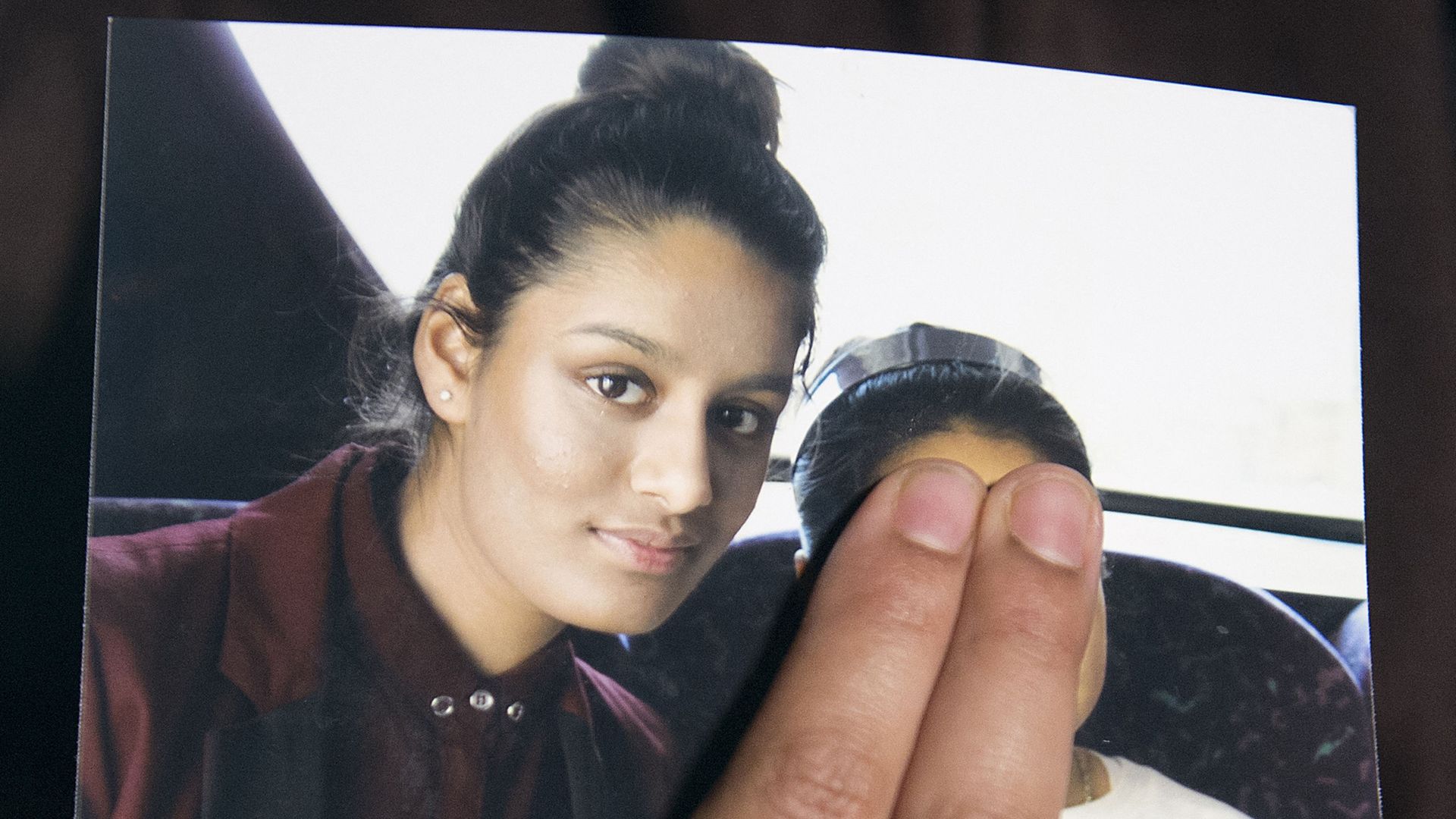 In this file photo taken on February 22, 2015 Renu, eldest sister of missing British girl Shamima Begum, holds a picture of her sister while being interviewed by the media in central London. In this file photo taken on February 22, 2015 Renu, eldest sister of missing British girl Shamima Begum, holds a picture of her sister while being interviewed by the media in central London. - Sputnik International, 1920, 17.03.2021