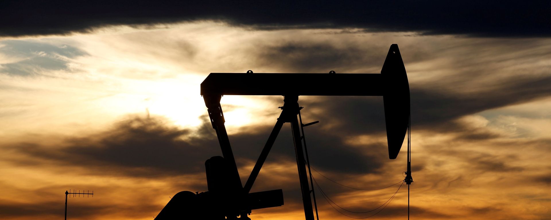 The sun sets behind a crude oil pump jack on a drill pad in the Permian Basin in Loving County, Texas, U.S. November 24, 2019. - Sputnik International, 1920, 10.03.2022