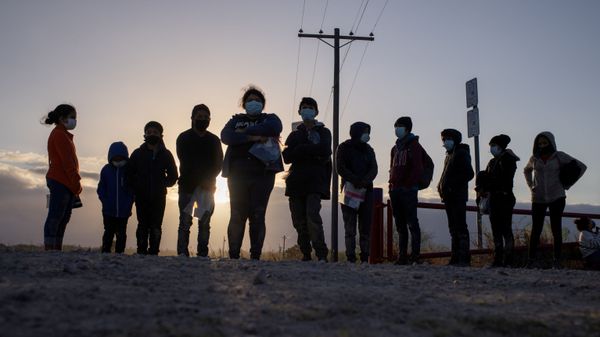 Asylum seeking migrants from Central America await transport after crossing the Rio Grande river into the United States from Mexico on a raft in Penitas, Texas, U.S., March 12, 2021. REUTERS/Adrees Latif/File Photo - Sputnik International