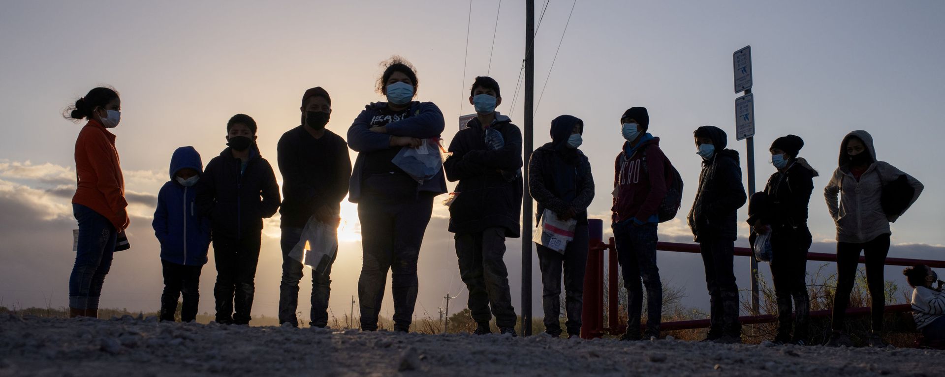 Asylum seeking migrants from Central America await transport after crossing the Rio Grande river into the United States from Mexico on a raft in Penitas, Texas, U.S., March 12, 2021. REUTERS/Adrees Latif/File Photo Asylum seeking migrants from Central America await transport after crossing the Rio Grande river into the United States from Mexico on a raft in Penitas, Texas, U.S., March 12, 2021. REUTERS/Adrees Latif/File Photo - Sputnik International, 1920, 17.03.2021