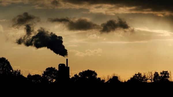 Smoke rises above a factory at sunset in Rugby, Britain February 10, 2021.  - Sputnik International