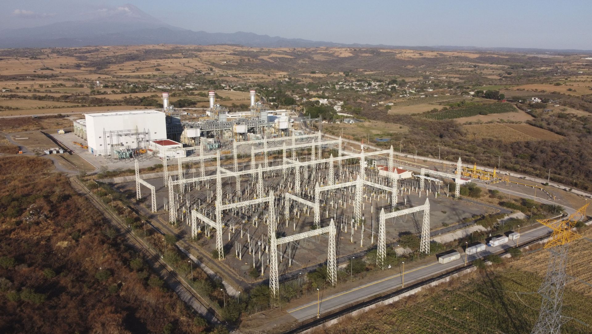 In this Feb. 22, 2020 file photo, a newly built power generation plant that is part of a mega-energy project including a natural gas pipeline traversing three states is seen with the Popocatepetl Volcano in the background near Huexca, Morelos state, Mexico. In this Feb. 22, 2020 file photo, a newly built power generation plant that is part of a mega-energy project including a natural gas pipeline traversing three states is seen with the Popocatepetl Volcano in the background near Huexca, Morelos state, Mexico. - Sputnik International, 1920, 17.03.2021