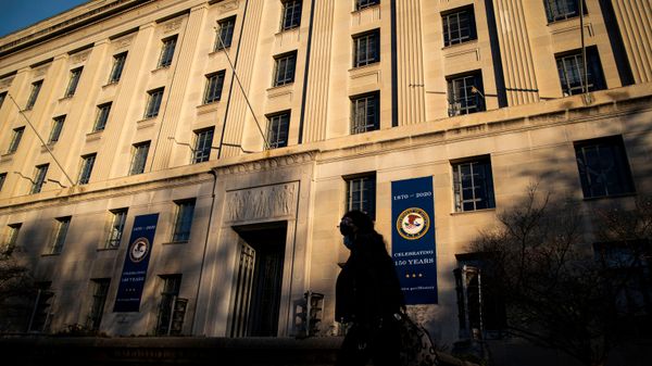 A woman walks past the U.S. Department of Justice Building, in Washington, U.S., December 15, 2020. - Sputnik International
