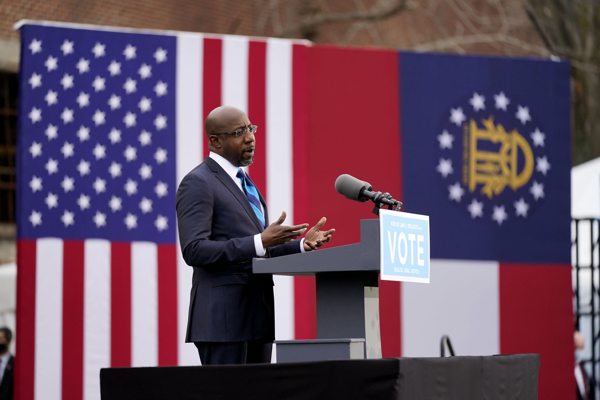 Georgia Democratic candidate for U.S. Senate Raphael Warnock speaks during a drive-in rally Tuesday, Dec. 15, 2020, in Atlanta - Sputnik International, 1920, 12.05.2022