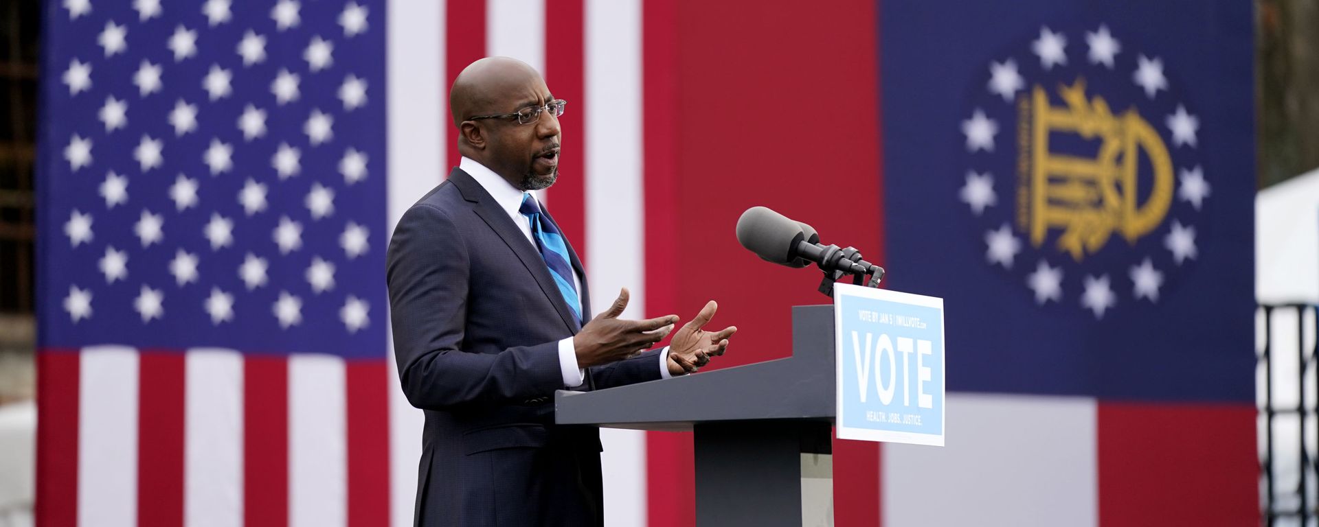 Georgia Democratic candidate for U.S. Senate Raphael Warnock speaks during a drive-in rally Tuesday, Dec. 15, 2020, in Atlanta Georgia Democratic candidate for U.S. Senate Raphael Warnock speaks during a drive-in rally Tuesday, Dec. 15, 2020, in Atlanta - Sputnik International, 1920, 07.12.2022