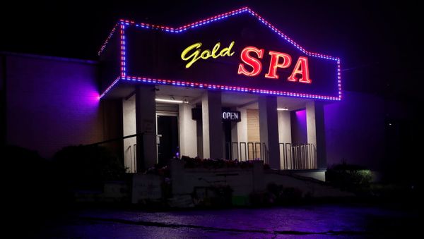 Flowers are laid in front of Gold Spa following the deadly shootings in Atlanta, Georgia, U.S. March 17, 2021. - Sputnik International