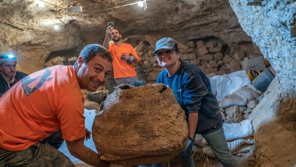 Fantastic Finds of Past Hundred Years: Israeli Archaeologists Discover Dead Sea Scrolls, Other Items - Sputnik International
