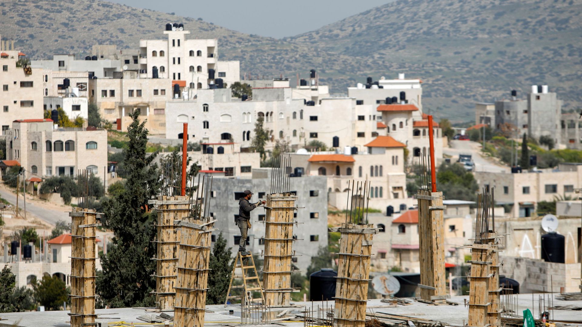 A Palestinian laborer works at the construction site of a house during a lockdown imposed to prevent the spread of the coronavirus disease (COVID-19), in Tubas in the Israeli-occupied West Bank March 15, 2021 A Palestinian laborer works at the construction site of a house during a lockdown imposed to prevent the spread of the coronavirus disease (COVID-19), in Tubas in the Israeli-occupied West Bank March 15, 2021 - Sputnik International, 1920, 27.10.2021