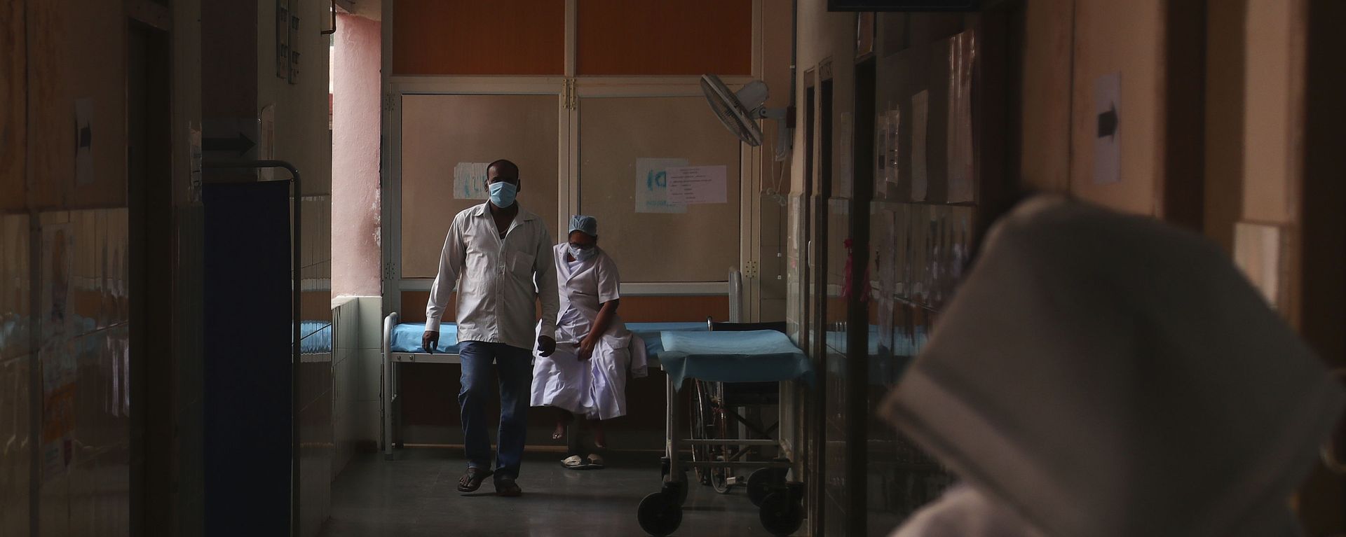 Hospital staff wait to receive COVID-19 vaccine at a government Hospital in Hyderabad, India, Friday, Jan. 22, 2021 - Sputnik International, 1920, 18.03.2021