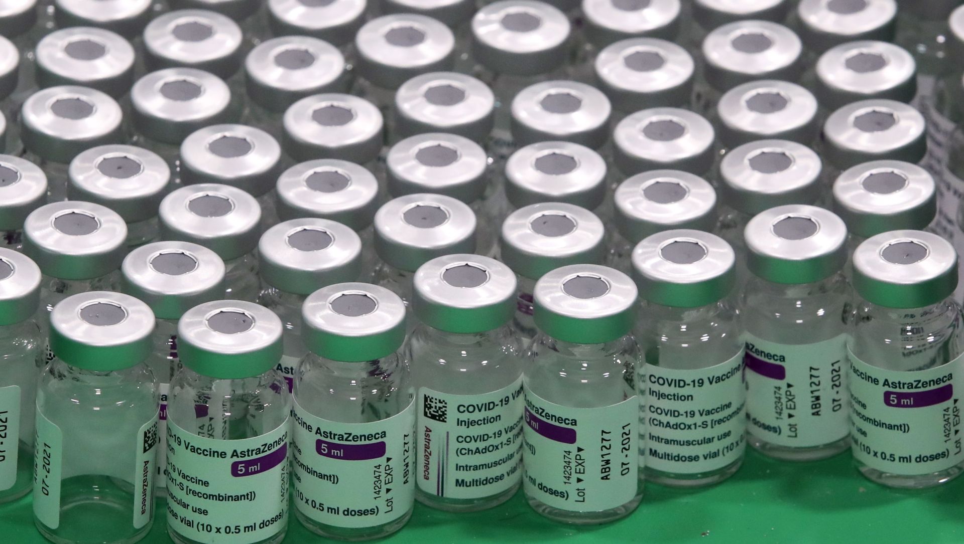 Empty vials of Oxford/AstraZeneca's COVID-19 vaccine are seen at a vaccination centre in Antwerp, Belgium March 18, 2021. REUTERS/Yves Herman Empty vials of Oxford/AstraZeneca's COVID-19 vaccine are seen at a vaccination centre in Antwerp, Belgium March 18, 2021. REUTERS/Yves Herman - Sputnik International, 1920, 18.03.2021