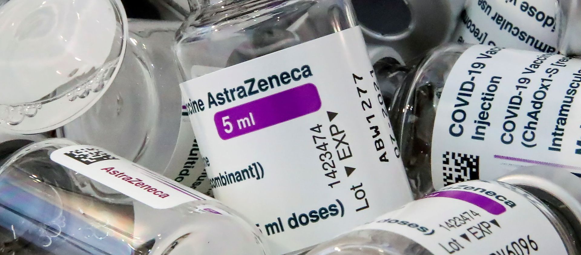 Empty vials of Oxford/AstraZeneca's COVID-19 vaccine are pictured amid a vaccination campaign in Bierset, Belgium 17 March 2021 Empty vials of Oxford/AstraZeneca's COVID-19 vaccine are pictured amid a vaccination campaign in Bierset, Belgium 17 March 2021 - Sputnik International, 1920, 06.04.2021