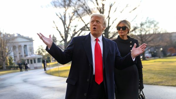 U.S. President Donald Trump gestures as he and first lady Melania Trump depart the White House to board Marine One ahead of the inauguration of president-elect Joe Biden, in Washington, U.S., January 20, 2021. - Sputnik International