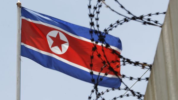 North Korean flag flutters behind razor wire on top of a wall at North Korean Embassy in Kuala Lumpur, Malaysia, Monday, March 13, 2017. - Sputnik International