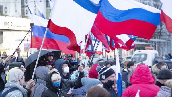 Spectators during a festive concert in honor of the seventh anniversary of the Crimean Spring in Simferopol. - Sputnik International