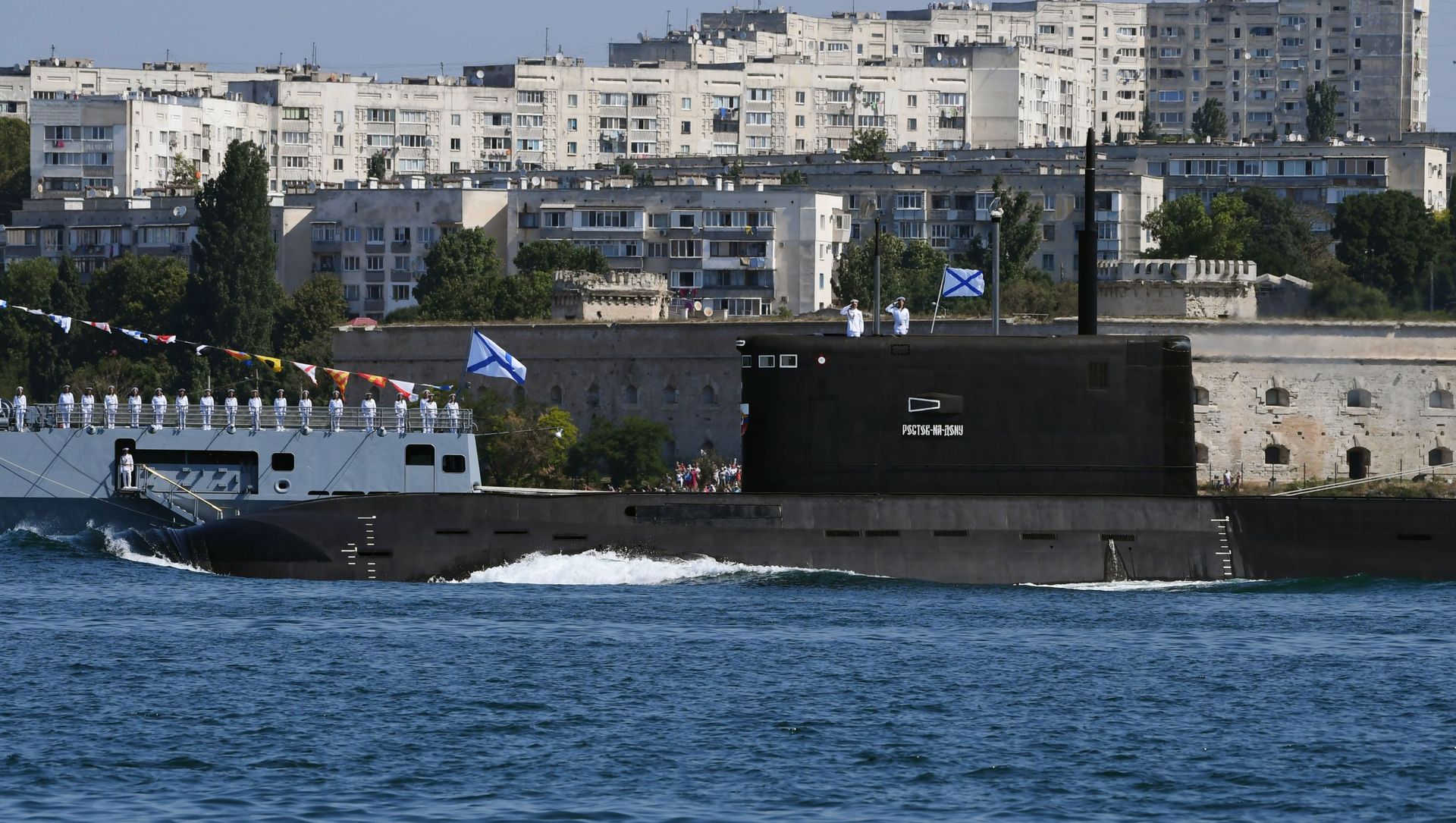Rostov-on-Don submarine takes part in a parade on Navy Day, file photo. Rostov-on-Don submarine takes part in a parade on Navy Day, file photo. - Sputnik International, 1920, 19.03.2021