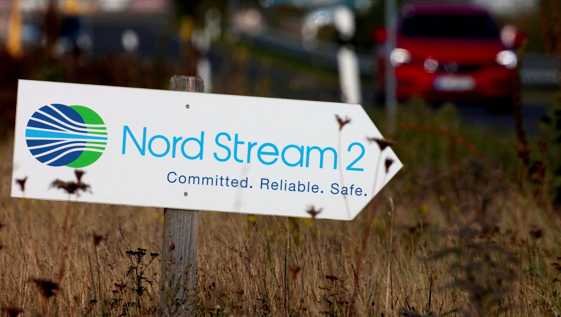 A road sign directs traffic towards the Nord Stream 2 gas line landfall facility entrance in Lubmin, Germany, September 10, 2020. A road sign directs traffic towards the Nord Stream 2 gas line landfall facility entrance in Lubmin, Germany, September 10, 2020. - Sputnik International, 1920, 19.03.2021