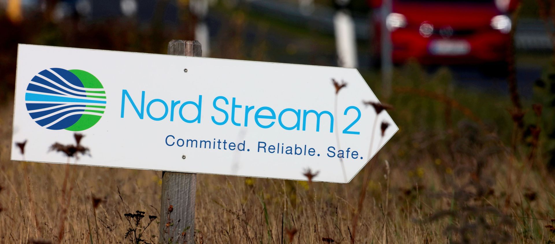 A road sign directs traffic towards the Nord Stream 2 gas line landfall facility entrance in Lubmin, Germany, September 10, 2020.  - Sputnik International, 1920, 19.05.2021