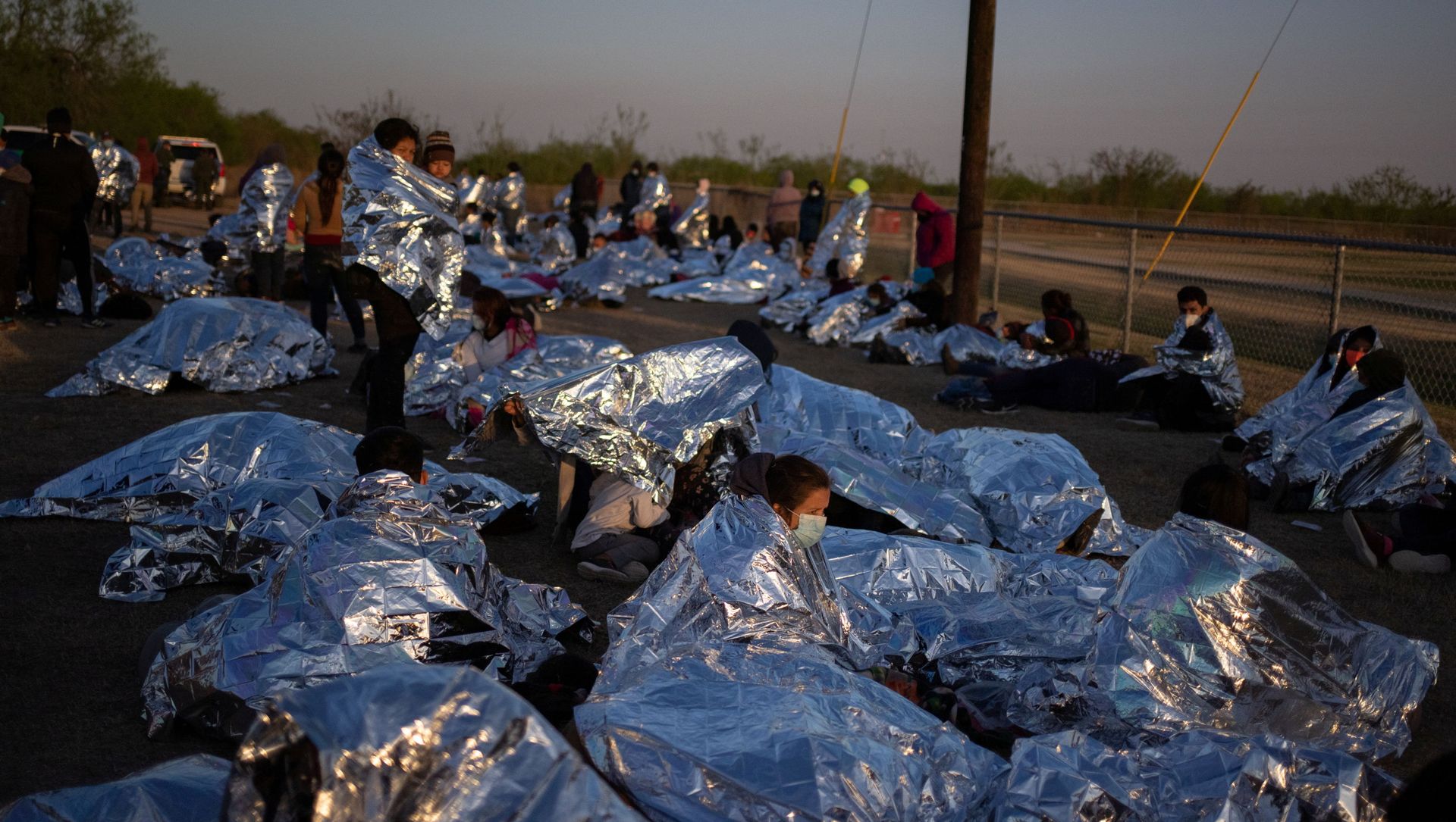 Linda, an asylum-seeking migrant from Honduras, awakes at sunrise next to others who took refuge near a baseball field after crossing the Rio Grande river into the United States from Mexico on rafts, in La Joya, Texas, U.S., March 19, 2021. Linda, an asylum-seeking migrant from Honduras, awakes at sunrise next to others who took refuge near a baseball field after crossing the Rio Grande river into the United States from Mexico on rafts, in La Joya, Texas, U.S., March 19, 2021. - Sputnik International, 1920, 19.03.2021