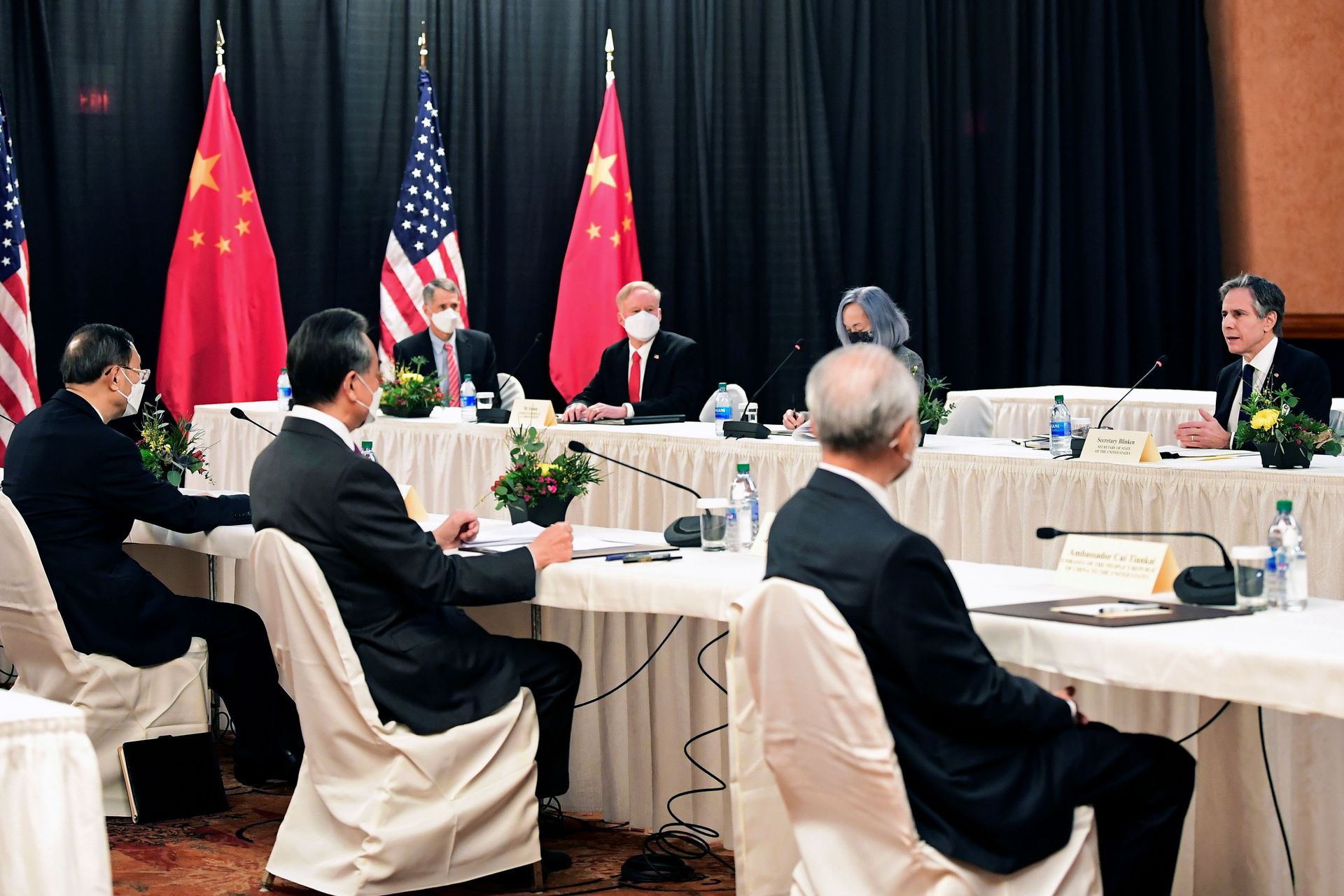 U.S. Secretary of State Antony Blinken (R) speaks while facing Yang Jiechi (L), director of the Central Foreign Affairs Commission Office, and Wang Yi (2nd L), China's State Councilor Wang and Foreign Minister, at the opening session of US-China talks at the Captain Cook Hotel in Anchorage, Alaska on March 18, 2021. U.S. Secretary of State Antony Blinken (R) speaks while facing Yang Jiechi (L), director of the Central Foreign Affairs Commission Office, and Wang Yi (2nd L), China's State Councilor Wang and Foreign Minister, at the opening session of US-China talks at the Captain Cook Hotel in Anchorage, Alaska on March 18, 2021. - Sputnik International, 1920, 07.09.2021