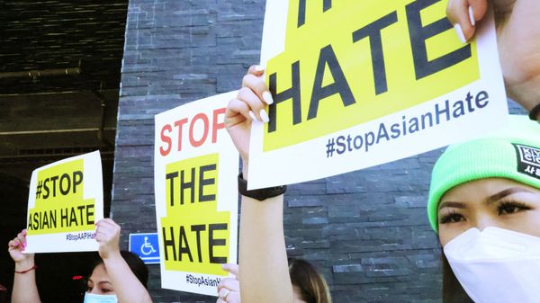  People protest hate crimes committed against Asian-American and Pacific Islander communities ahead of a car caravan in Koreatown on 19 March 2021 in Los Angeles, California. - Sputnik International