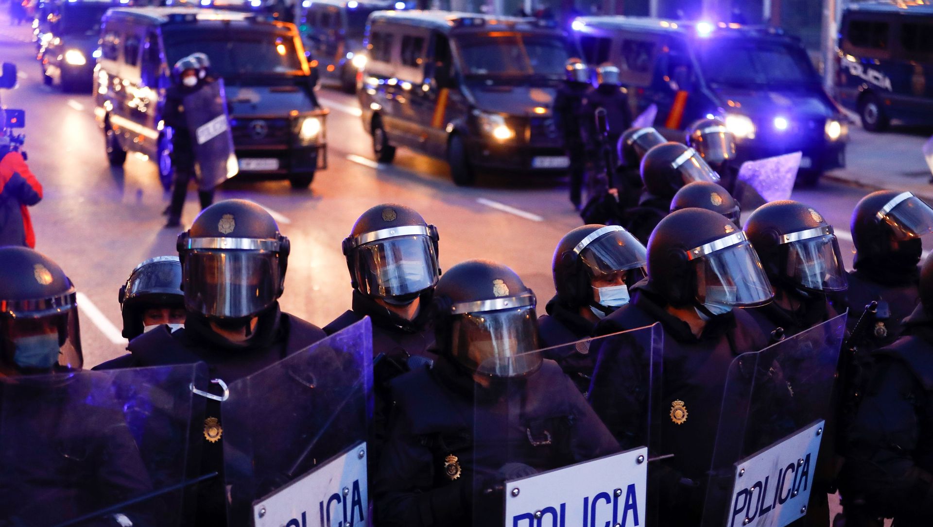 Police officers stand in formation during a protest in support of Catalan rap singer Pablo Hasel in Madrid, Spain, March 20, 2021. Police officers stand in formation during a protest in support of Catalan rap singer Pablo Hasel in Madrid, Spain, March 20, 2021. - Sputnik International, 1920, 21.03.2021