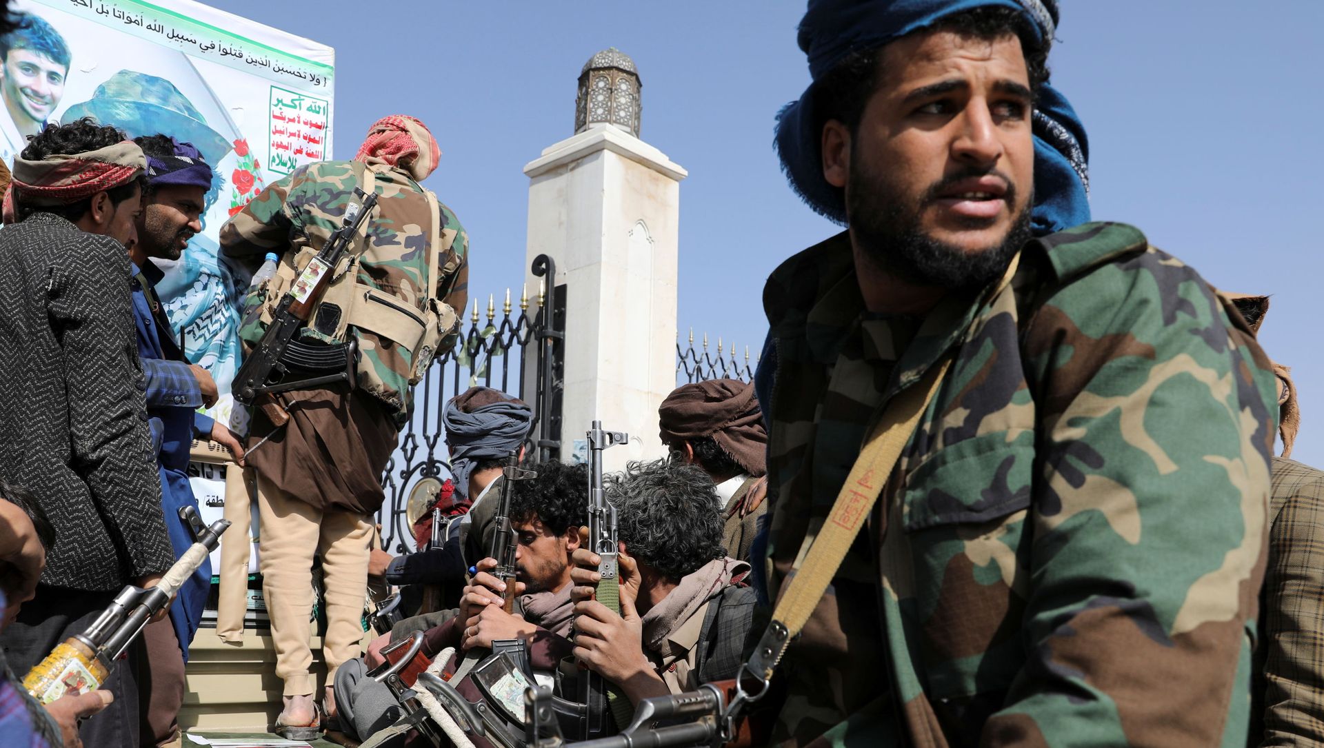 Armed Houthi followers sit next to a coffin of a Houthi fighter killed in recent fighting against government forces in Yemen's oil-rich province of Marib, during a funeral procession in Sanaa, Yemen February 20, 2021. Armed Houthi followers sit next to a coffin of a Houthi fighter killed in recent fighting against government forces in Yemen's oil-rich province of Marib, during a funeral procession in Sanaa, Yemen February 20, 2021. - Sputnik International, 1920, 20.05.2021