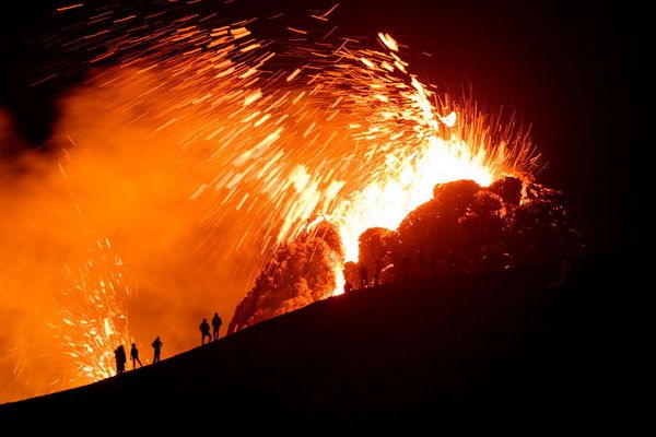 Volcano Erupts in Iceland: Rivers of Lava Create Extraordinary Landscapes - Sputnik International
