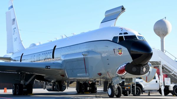 The RC-135U Combat Sent sits parked on the flightline while Airmen from the 178th Wing tour the plane Dec. 7, 2019 at Wright Patterson Air Force Base in Dayton, Ohio. The RC-135U Combat Sent provides strategic electronic reconnaissance information to the president, secretary of defense, Department of Defense leaders, and theater commanders. - Sputnik International