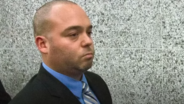 NYPD officer arrested for apparent chokehold - Sputnik International