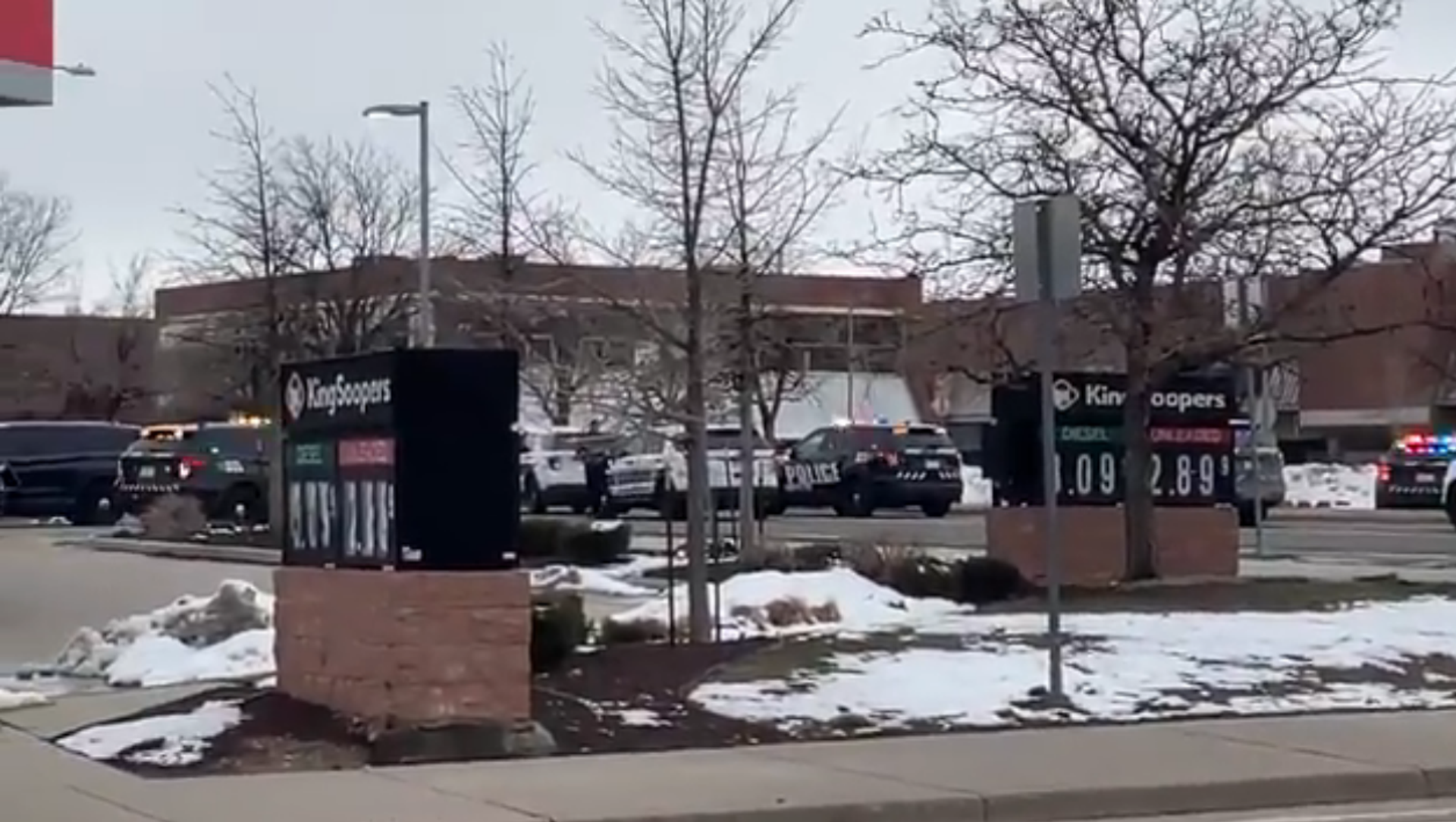 Screenshot from a video allegedly filmed in the area of the King Soopers grocery store in Boulder, Colorado, after local police confirmed an active shooter situation Screenshot from a video allegedly filmed in the area of the King Soopers grocery store in Boulder, Colorado, after local police confirmed an active shooter situation - Sputnik International, 1920, 22.03.2021